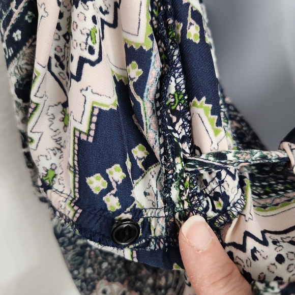 Cupcakes and Cashmere Kabrina Wrap Blouse Women's Size Small - Picture 12 of 13